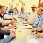 केमिस्ट जागरूकता कार्यक्रम की समीक्षा बैठक में आय व्यय का विवरण प्रस्तुत  !