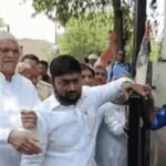 सफाई कर्मचारियों के समर्थन में कांग्रेस का जोरदार प्रदर्शन, राज्यपाल के नाम सौंपा ज्ञापन  !