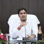 शासन की जनकल्याणकारी योजनाओं के आवेदनों को अनावश्यक रूप से लंबित अथवा अस्वीकृत न करें : जिलाधिकारी