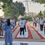 योग सप्ताह के अन्तर्गत तहसील चन्दौसी परिसर में अधिकारियों, कर्मचारियों एवं अधिवक्ताओं ने किया योगाभ्यास  !