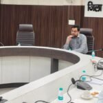 सीएम विंडो पोर्टल पर लंबित शिकायतों की व्यक्तिगत निगरानी रखें विभागाध्यक्ष: डीसी आयुष सिन्हा  !