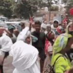 नेहरू कॉलोनी के सैकड़ों लोगों का कैबिनेट मंत्री विपुल गोयल के कार्यालय पर प्रदर्शन, मुआवजा व पुनर्वास की उठाई मांग  !