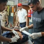 सड़क के गड्ढे में उछली बाइक, अज्ञात वाहन ने मारी टक्कर, तीन लोग घायल  !