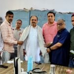 महात्मा गांधी इंटर कॉलेज के प्रधानाचार्य एवं शिक्षकों ने किया एमएलसी प्रत्याशी का स्वागत!